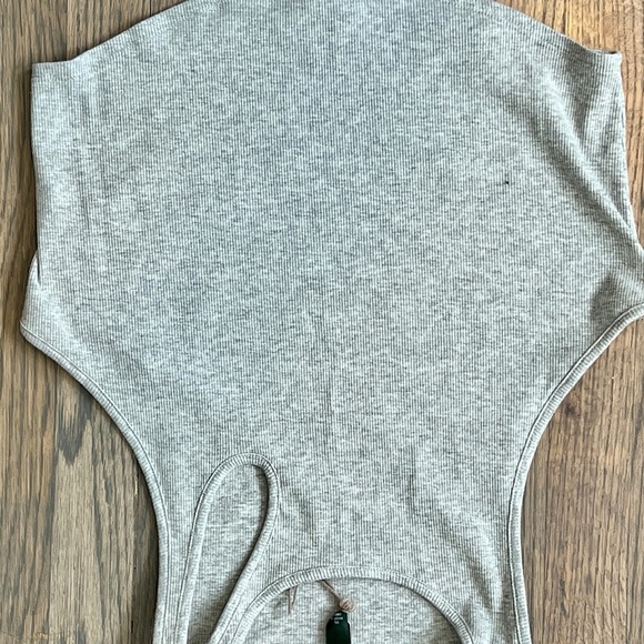 Gray Ribbed Sleeveless crop top - Picture 1 of 4